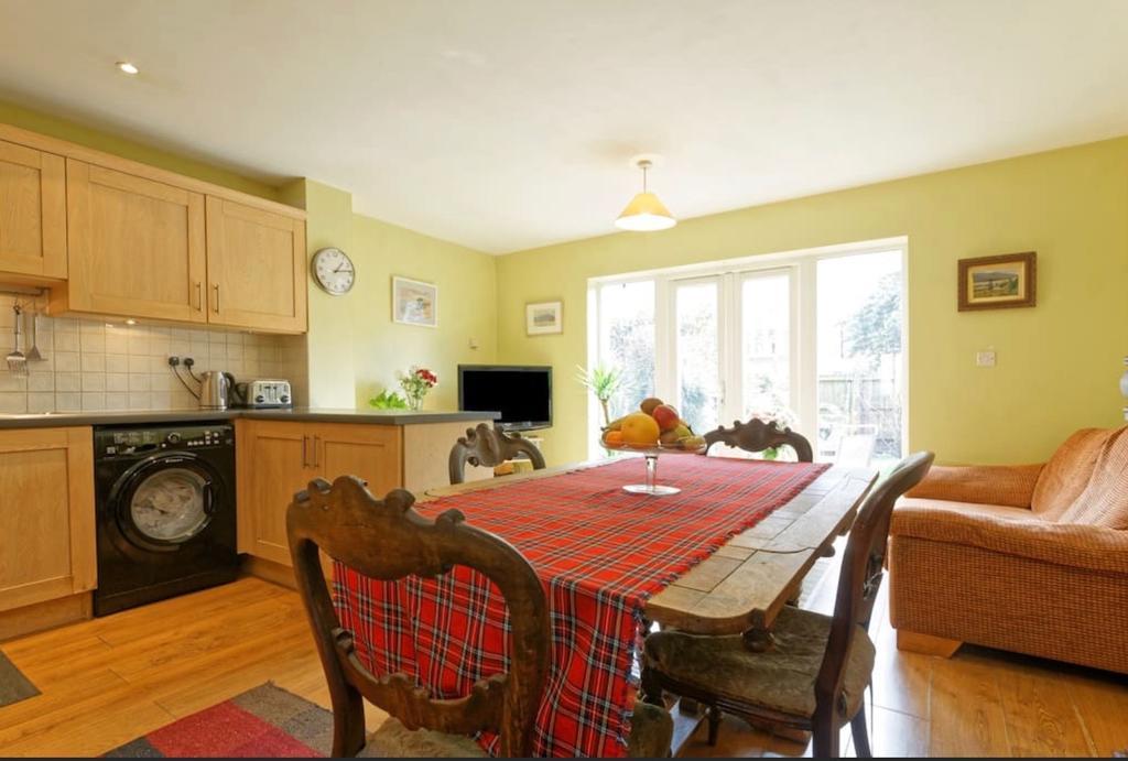 Lynbrook Grove Guesthouse ลอนดอน ภายนอก รูปภาพ