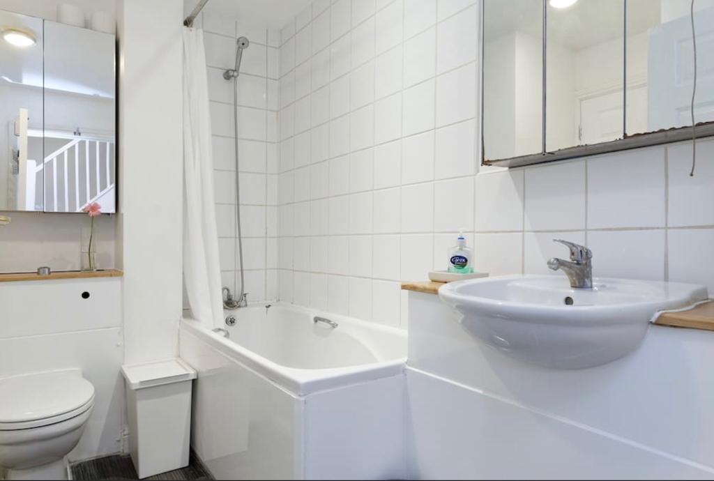 Lynbrook Grove Guesthouse ลอนดอน ภายนอก รูปภาพ